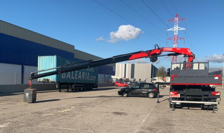 Camión grúa extensible FASSI