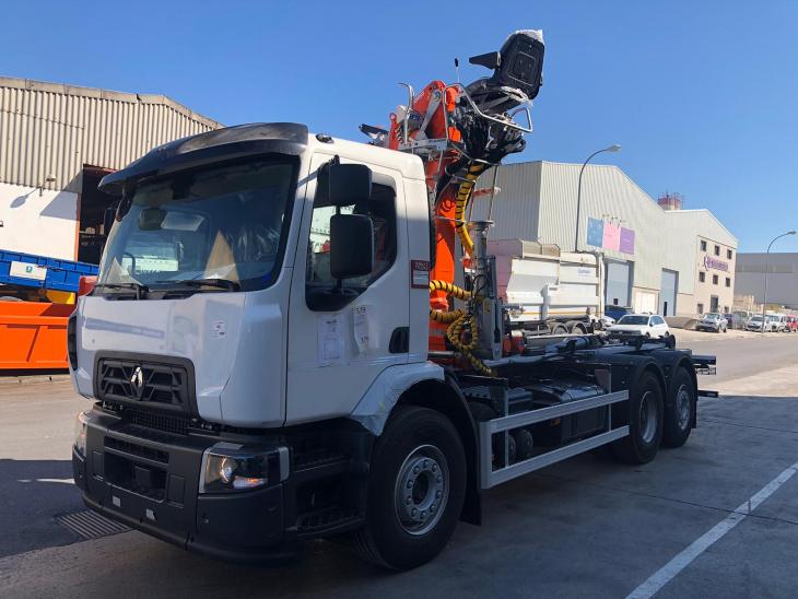 camion con carrocería multivol de la marca cayvol
