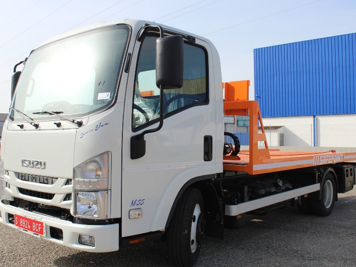 Camión portacoches diseñado y fabricado por carrocerías Francisco